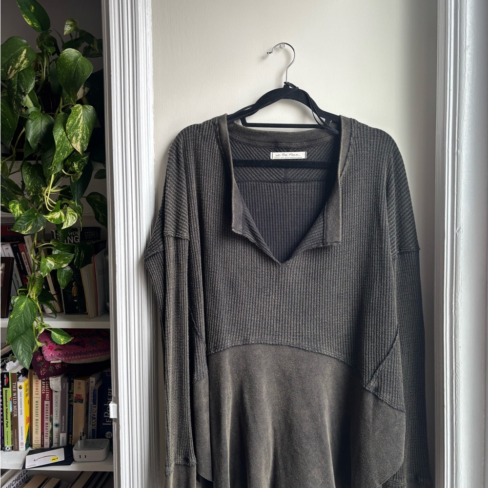We The Free Gray V-Neck Sweater Relaxed Fit